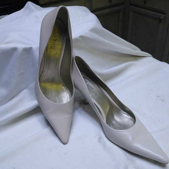 Nine West Classic Pump - Picture 1 of 4